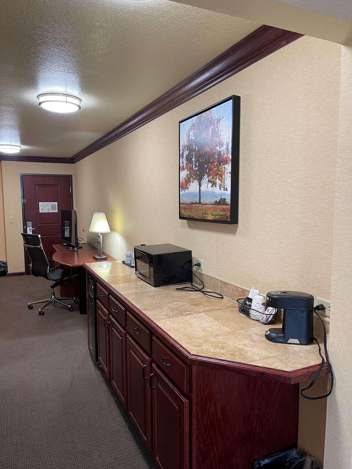 Best Western Coffeyville Central Business District Inn And Suites エクステリア 写真